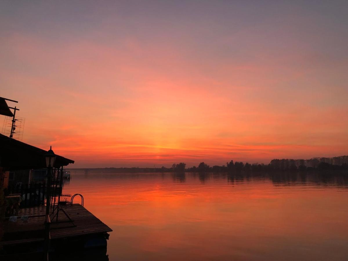 Sagando - Floating House On Sava River 베오그라드 외부 사진
